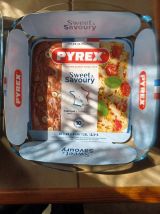 LOT DE 2 PLATS A FOUR PYREX NEUFS