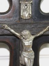 Ancien Crucifix Second Empire en bois ébonisé avec bénitier 