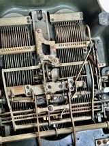 Machine à écrire ancienne OLIVER 9
