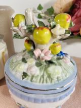 Sucrier ou bonbonnière motifs fruits en porcelaine. Vintage 