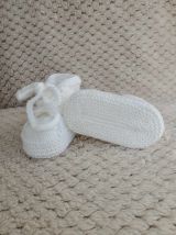 Chaussons baskets Blanche laine layette fait main 0-3 mois