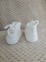Chaussons baskets Blanche laine layette fait main 0-3 mois