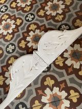 Fronton bois massif patiné blanc années 30.