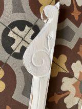 Fronton bois massif patiné blanc années 30.