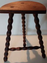 tabouret tripode en bois