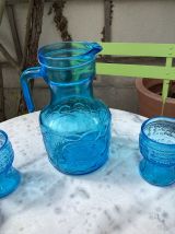 Carafe vintage en verre bleu