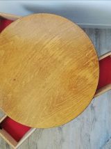 Table ronde tripode travailleuse 