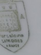 Vase en porcelaine de Limoges Fond blanc décor floral bleu