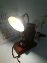 Appareil photo vintage recyclé en lampe à poser déco
