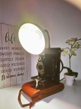 Appareil photo vintage recyclé en lampe à poser déco