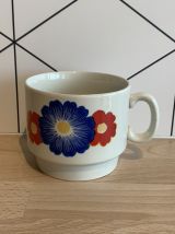 Charmante tasse à thé en porcelaine