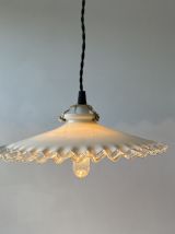 SUSPENSION ANCIENNE VINTAGE EN OPALINE DENTELEE 24 CM 