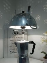 Cafetière italienne vintage recyclée en lampe à poser