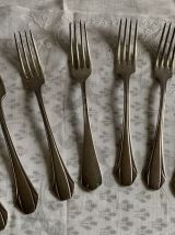 Lot de 8  fourchettes en metal argenté avec poinçons 