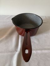 Casserole en tôle émaillée couleur bordeaux  diamètre: 19 cm