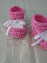 Robe et chaussons assortis bébé 3/ mois tricotés main