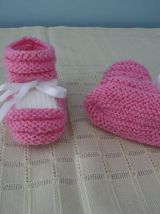 Robe et chaussons assortis bébé 3/ mois tricotés main