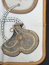 Carré HERMÈS Paris "Grand Apparat" 100% SOIE - bord noir