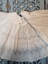 Ancienne brassière bébé en broderie anglaise