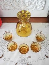 Service à liqueur, carafe et 5 verres teinte ambrée Vintage
