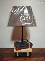 Lampe à poser artisanale recyclage livres