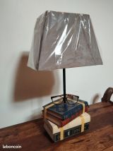 Lampe à poser artisanale recyclage livres