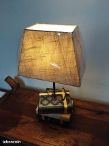 Lampe à poser artisanale recyclage livres