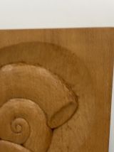 Sculpture murale en bois
