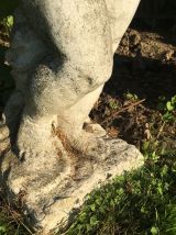 Enfant à la corbeille de fruits en béton