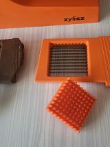 Coupe frite orange Zyliss en bon état 