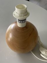 Lampe boule en bois clair