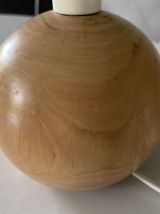 Lampe boule en bois clair