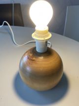 Lampe boule en bois clair