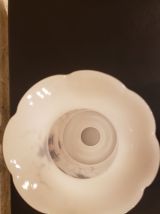 Vase en opaline blanche décor floral