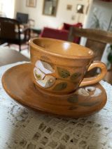 6 tasses et sous-tasses Saint-Amand en grès fleuri.