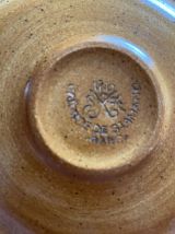 6 tasses et sous-tasses Saint-Amand en grès fleuri.