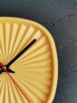 Horloge pendule murale vintage silencieuse Tupperware jaune