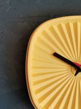 Horloge pendule murale vintage silencieuse Tupperware jaune