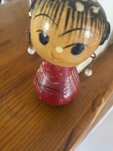 Poupée kokeshi ancienne .