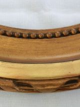Grand cadre ovale en bois doré, nœud style Louis XVI