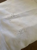 Grand drap blanc de trousseau monogramme À M.