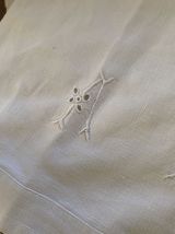 Grand drap blanc de trousseau monogramme À M.