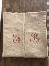 Ancien drap en chanvre avec monogramme