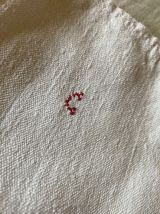 Lot de 4 torchons blancs anciens  et differents 