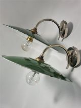 Paire d'appliques en tôle émaillée