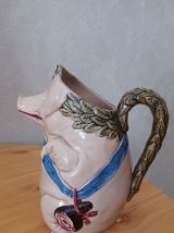 Pichet en faïence  barbotine " Le cochon  au jambon" H=23 cm