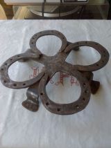 Dessous de plat fer a cheval 