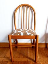 Trois chaises style vintage pin et tissu 