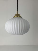ANCIENNE SUSPENSION EN OPALINE CANNELEE VINTAGE