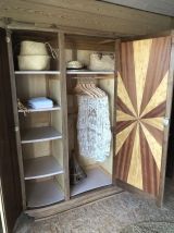 Armoire art déco, bois massif et miroir biseauté 